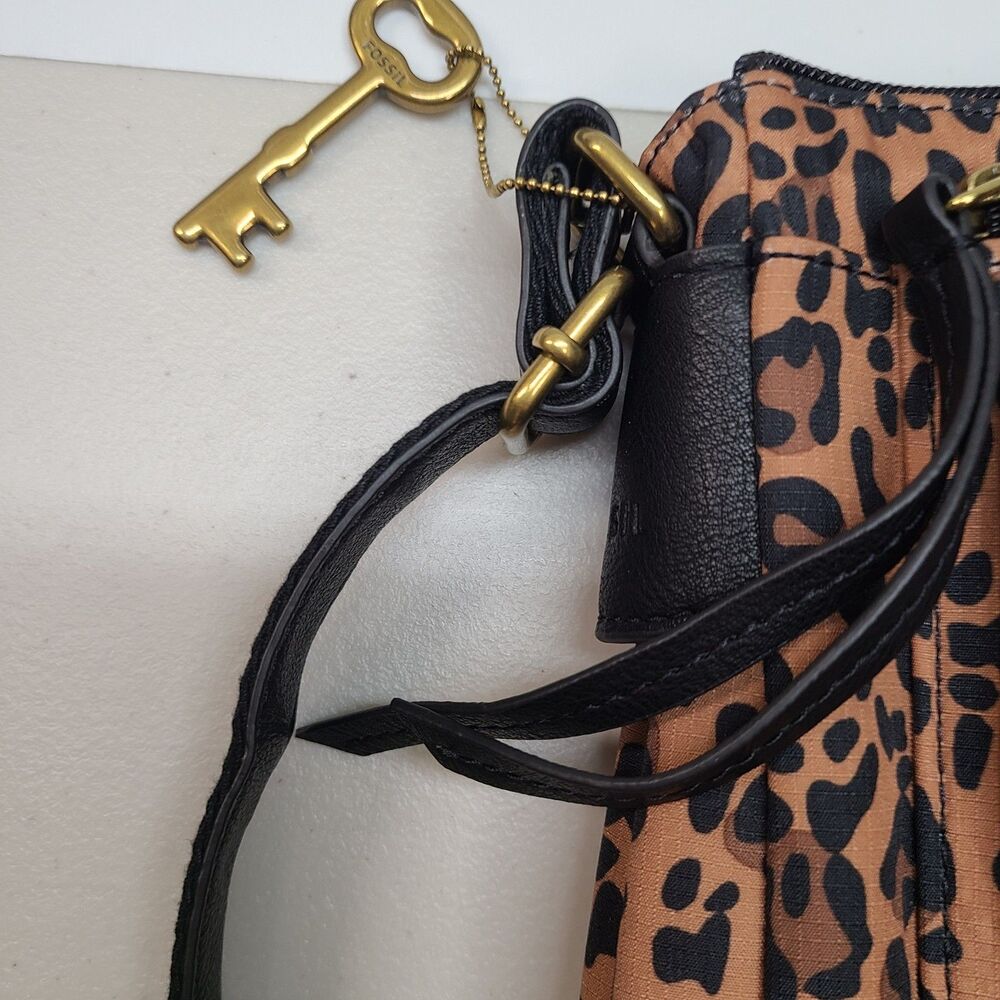 Fossil Leopard Print Crossbody Bag Large Animal Print Black Key Charm - Picture 3 of 9